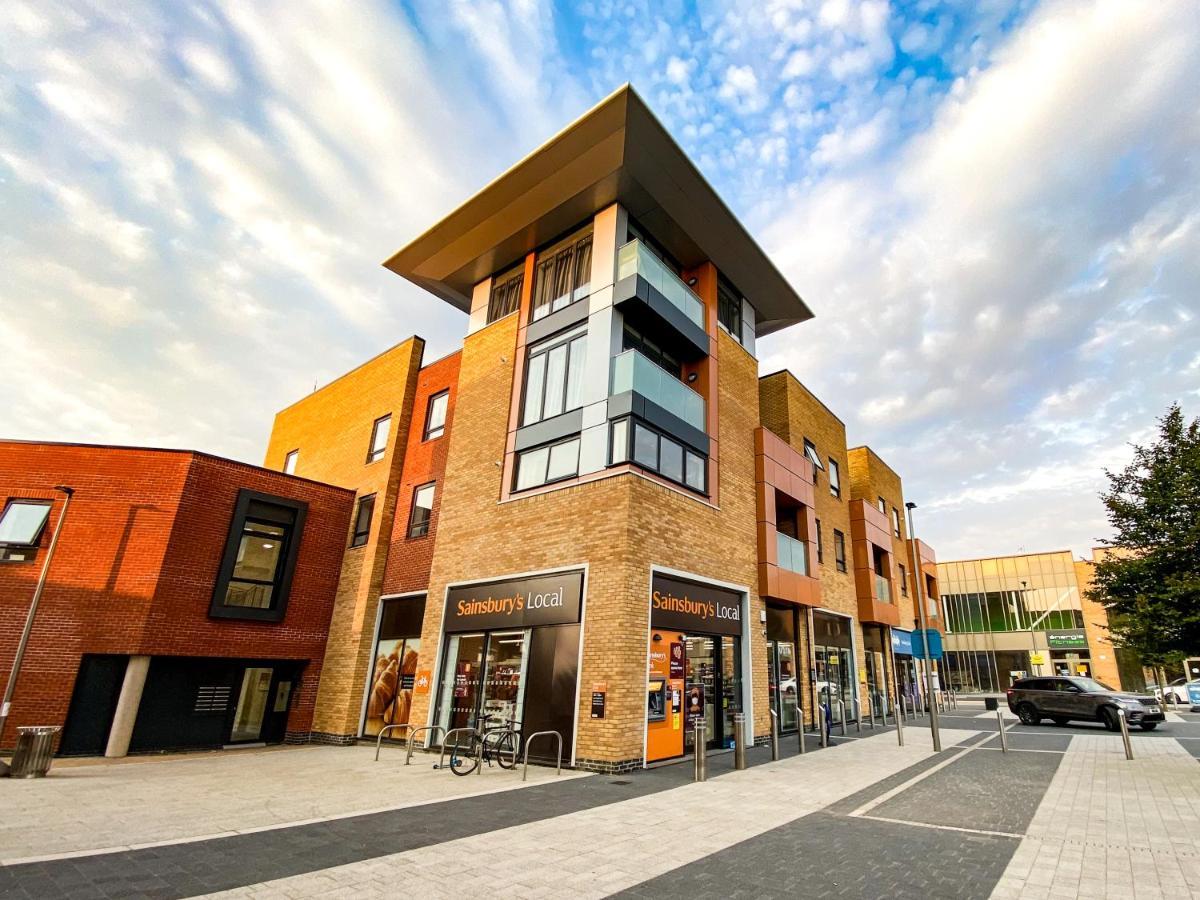Stylish With Balcony, Free Parking, Fast Wifi And Smart Tv With Sky And Netflix By Yoko *
